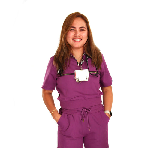Women’s Short Sleeve Scrub Top With Front Zipper Pocket