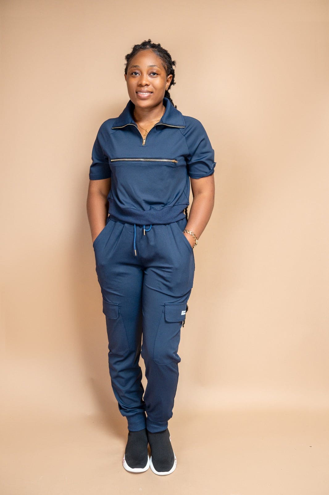 Women’s Short Sleeve Scrub Top With Front Zipper Pocket