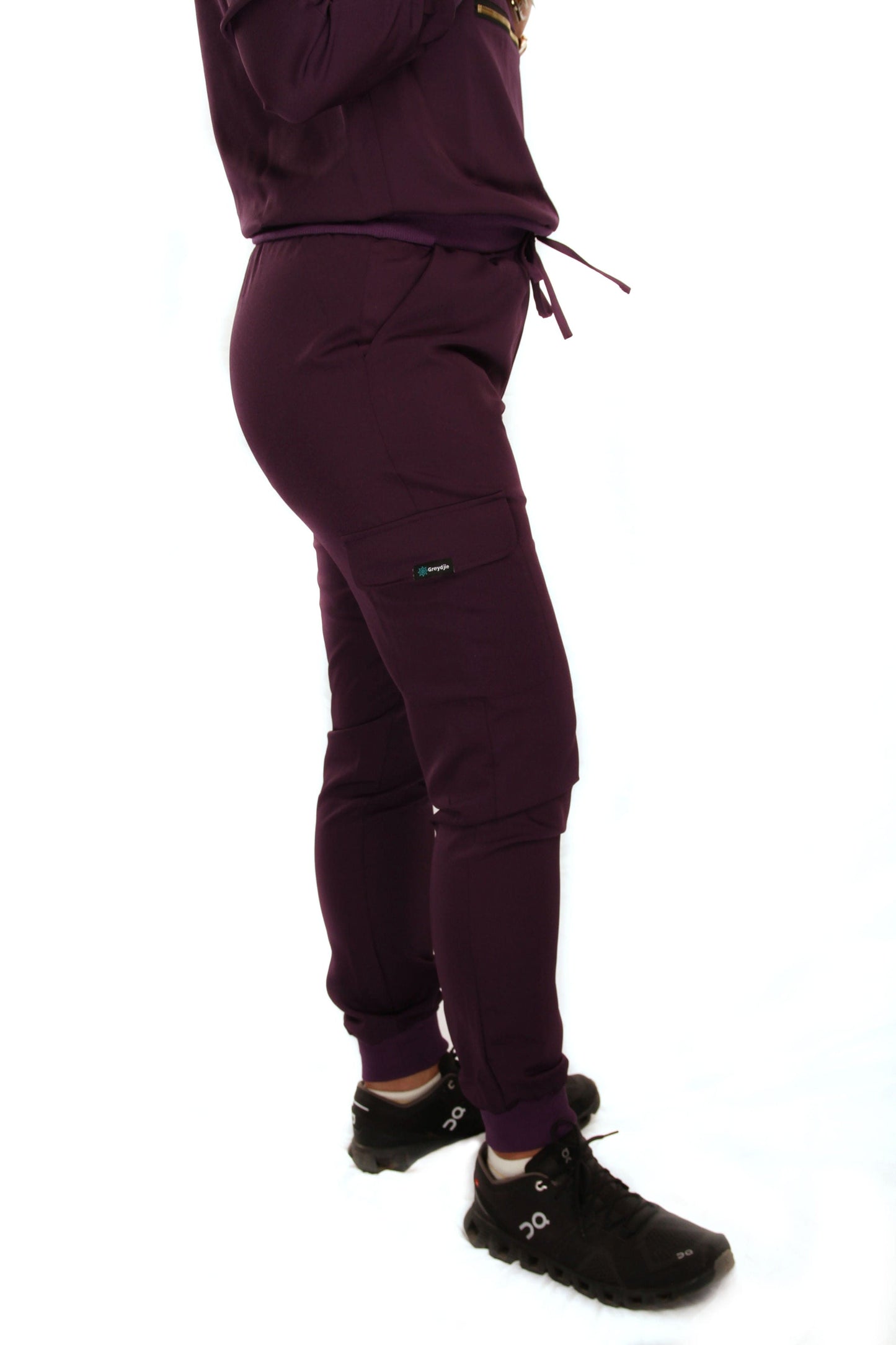 WOMEN’S JOGGER PANTS WITH 2 SIDE POCKETS