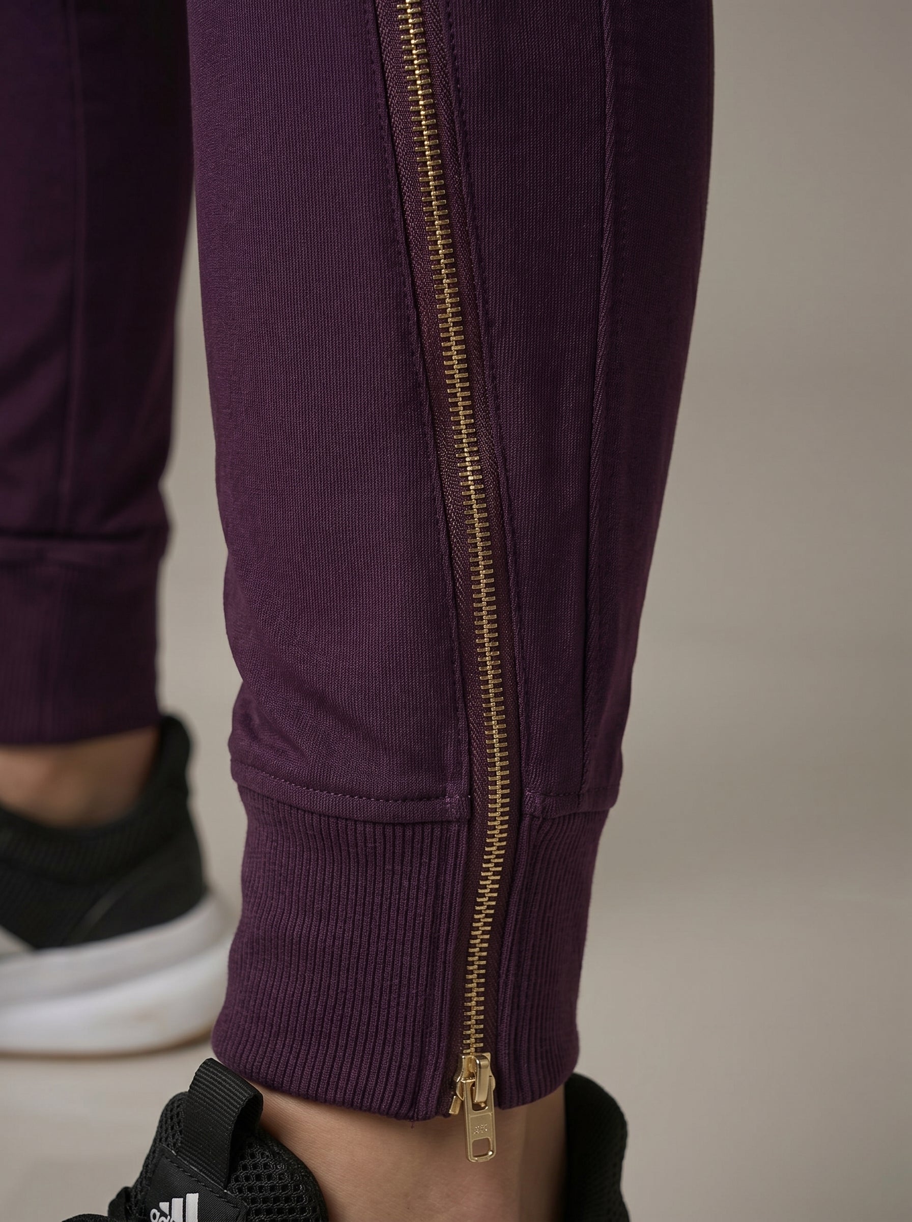Women’s Jogger Pant With Zippers