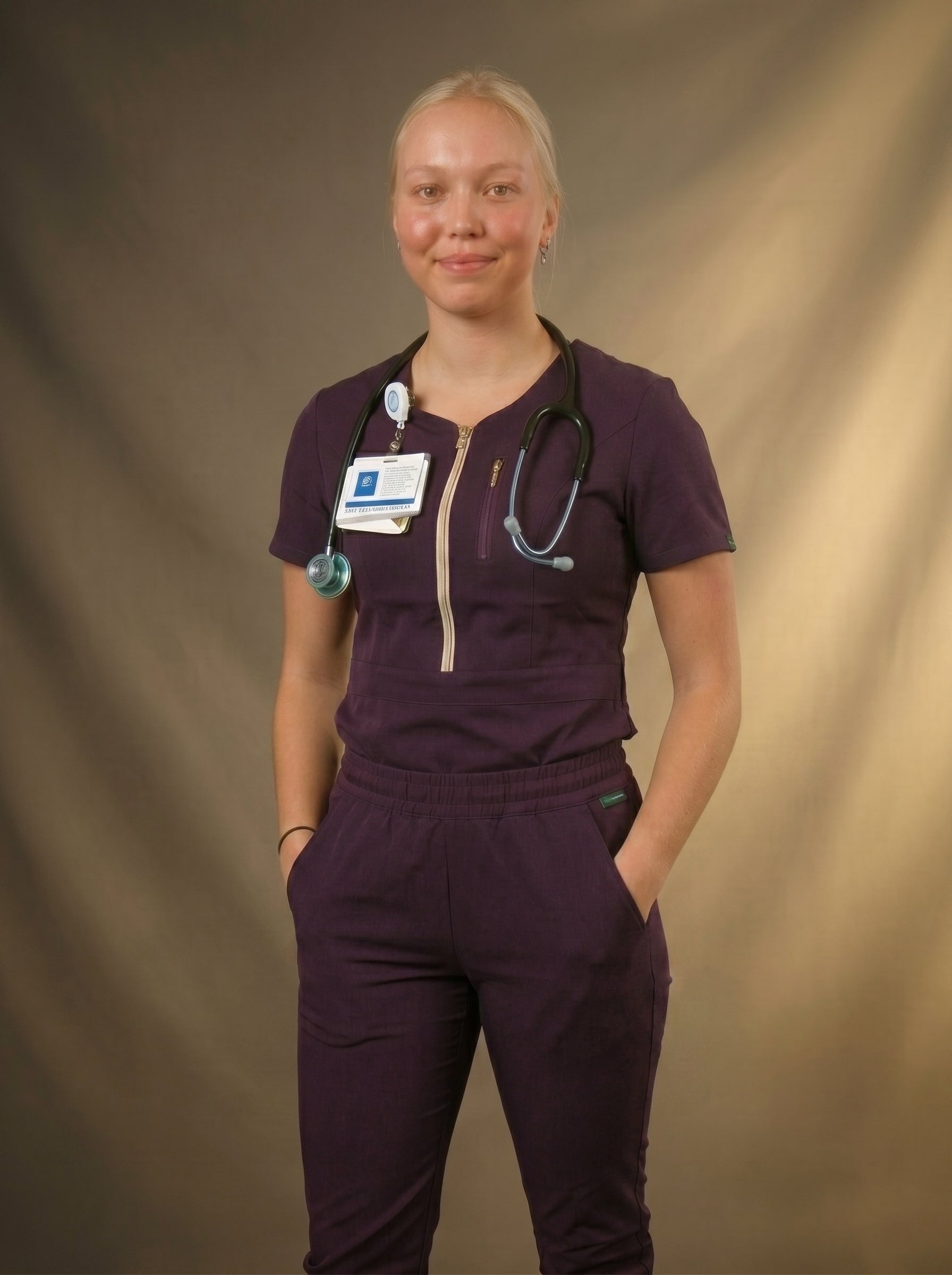 Women’s Tuck in Half Middle Zipper Scrub Top